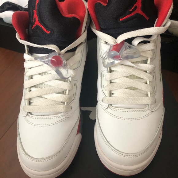 Air Jordan’s 5 fire reds - Picture 7 of 8
